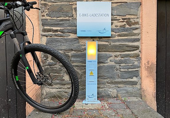 Ladestation mit Fahrrad