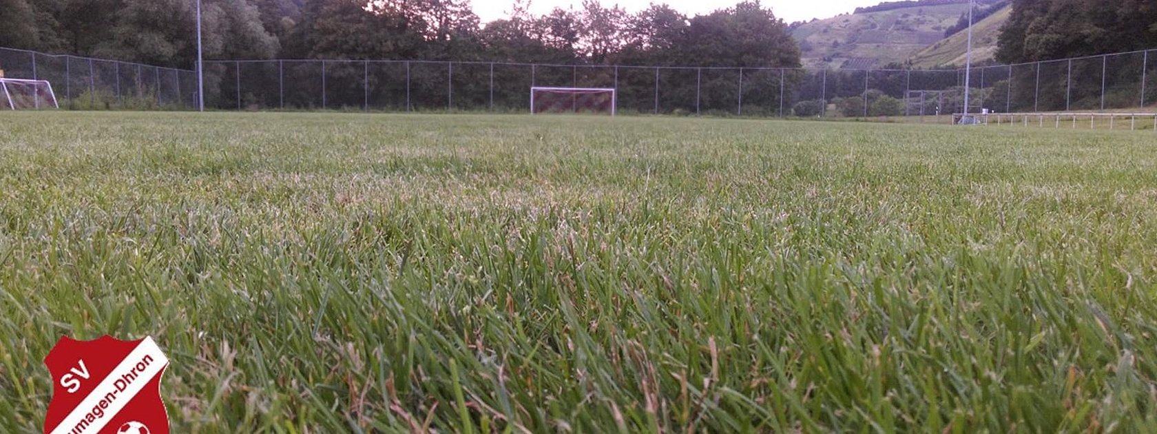 SV Neumagen-Dhron - Sportplatz mit Logo