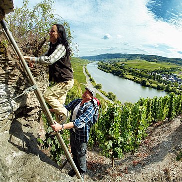 Treppenaufstieg entlang der Strecke