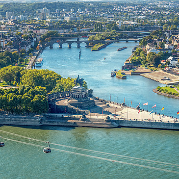 Das Bild zeigt das deutsche Eck in Koblenz. Hier fließt die Mosel in den Rhein