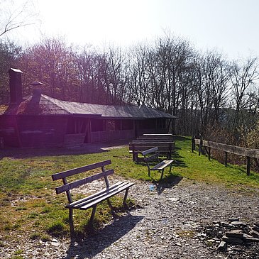 Rastmöglichkeit an der Andeler Schutzhütte