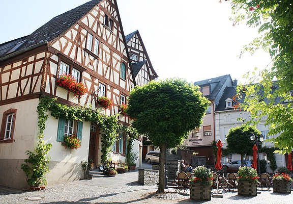 Marktplatz Zeltingen im Sommer