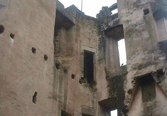 Burgruine Ramstein: Reste des Wohnturms