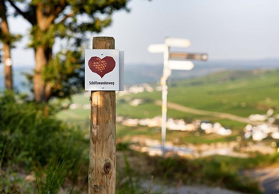 Weglogo entlang der Strecke
