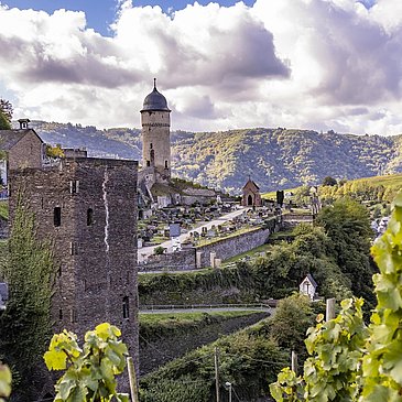 Mosel - Zell - Runder Turm - Viereckiger Turm - Türme - Weinberge - Sehenswürdigkeiten - Zeller Land