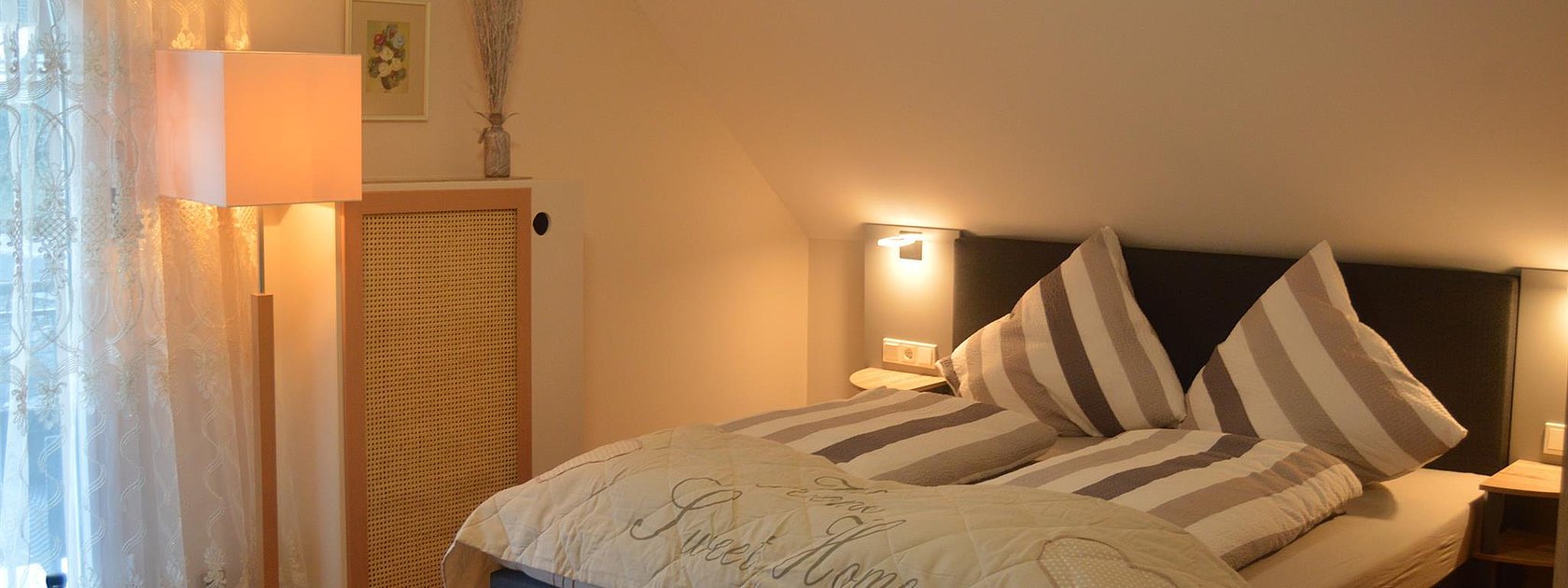 Zimmer mit Balkon