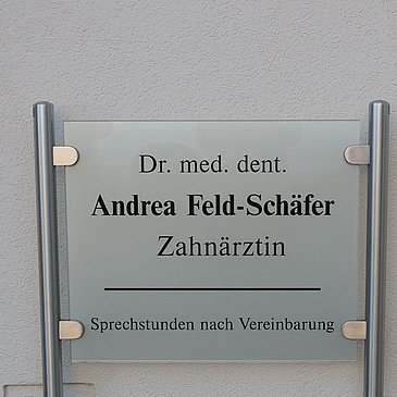 Zahnarztpraxis Dr. med. A. Feld Schild