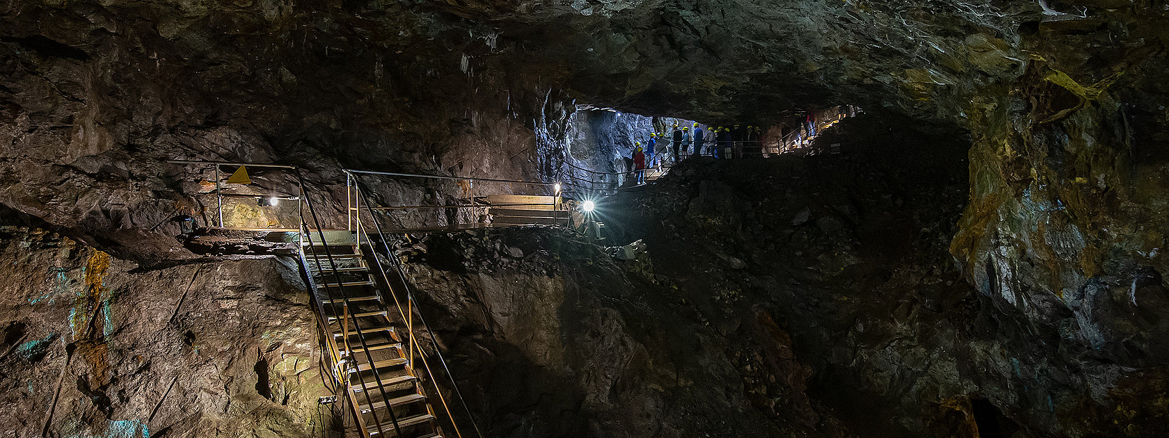 Das Foto zeigt einen Stollen des Besucherbergwerks Fischbach.