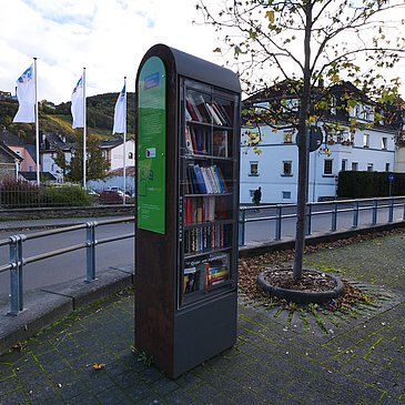 Bücherschrank an der Güterhalle 3