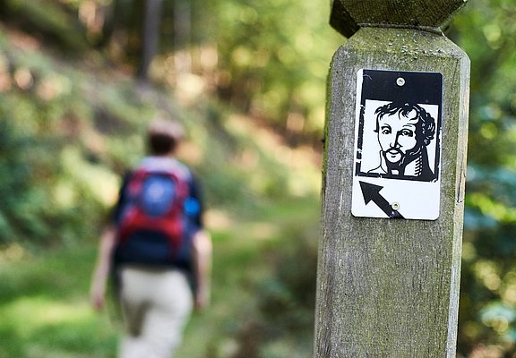 Weglogo entlang der Strecke