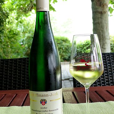 Weinflasche und Weinglas