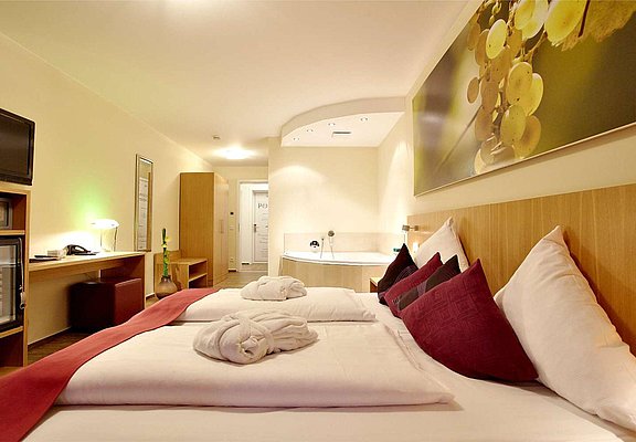 Doppelzimmer Wellness, mit Whirlpool und Balkon