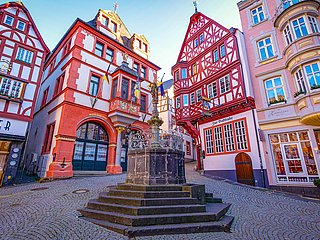 Michaelsbrunnen am Marktplatz in Bernkastel