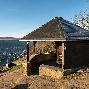 Hütte auf dem Moselsteig bei Winningen