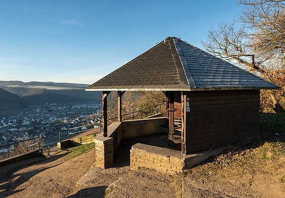 Hütte auf dem Moselsteig bei Winningen