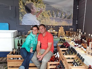 Weinstand auf dem Moselflohmarkt