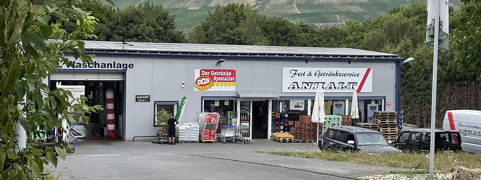 Getränkemarkt Anhalt mit Waschanlage