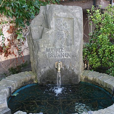 Startpunkt: Münzbrunnen an der Villa Romana