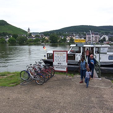 Alf: Fähre (Blick auf Bullay)