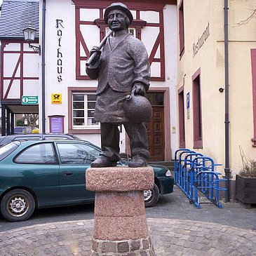Rathhaus mit Brunnen