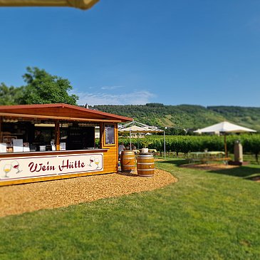Weinhütte am Moselradweg in Wintrich