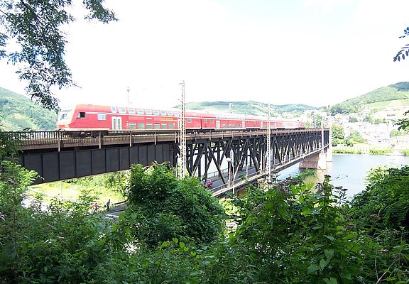 Bullay: Doppelstockbrücke
