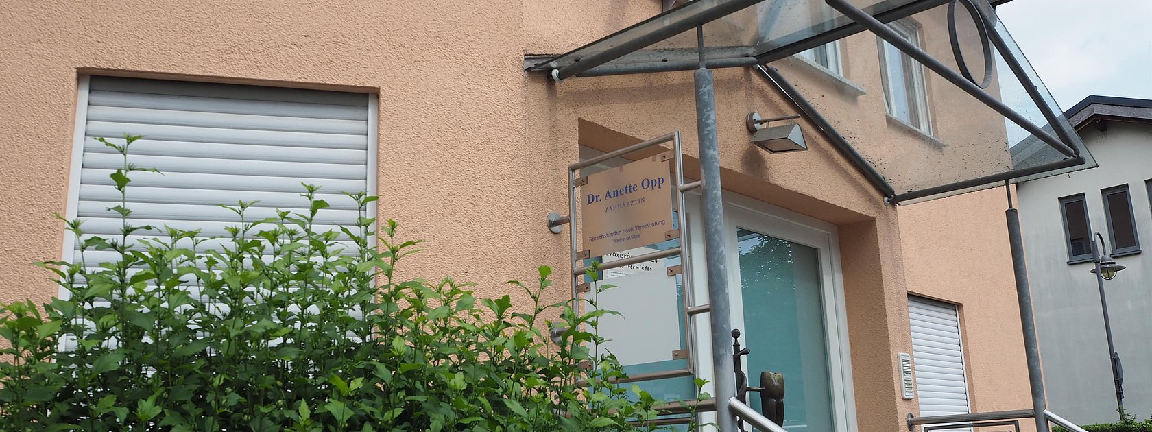 Zahnärztin Dr. med. dent. A. Opp