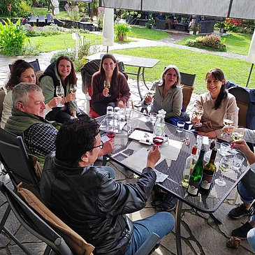 Geselligkeit beim Weinbummel