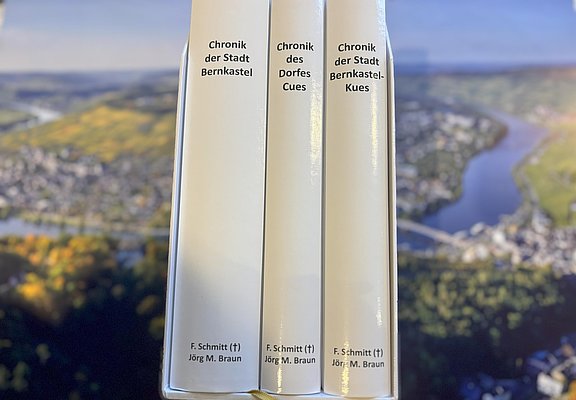 Die dre Bände der Chroniken