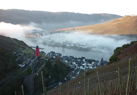 Blick auf Zell und den Runden Tum vom Collis-Steilpfad