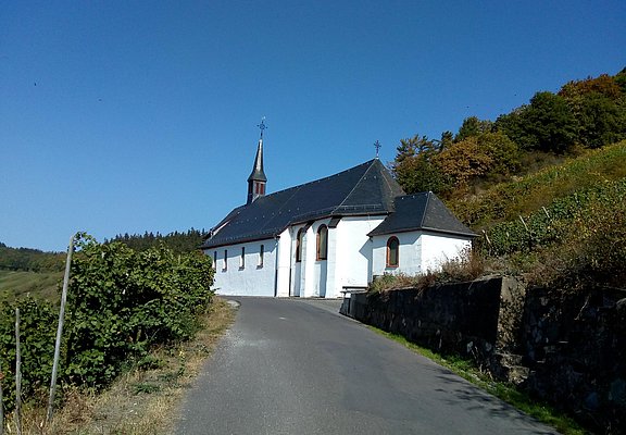 Paulskirche in den Weinbergen von Lieser