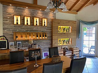 Weinprobe in der Vinothek Löwen-Herges