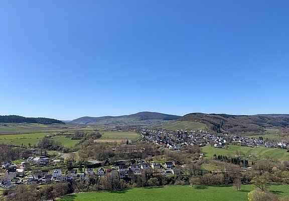 Ausblick auf Maring-Noviand im Frühjahr