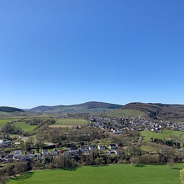 Ausblick auf Maring-Noviand im Frühjahr