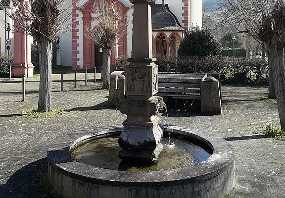 Pfarrer Hau Brunnen