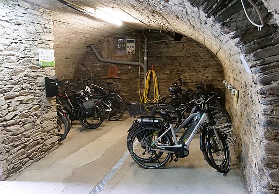 Fahrradkeller Karlsbader Platz - Fahrradständer