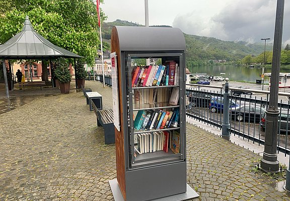 Bücherschrank Gestade