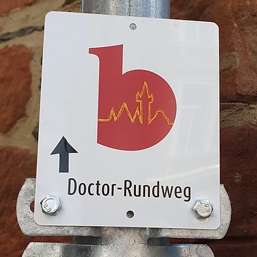 Beschilderung am Wegesrand