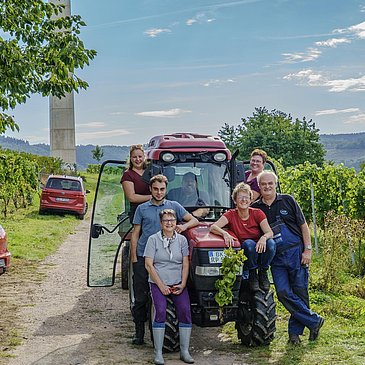 Weingut Rainer Pazen Familie im Weinberg