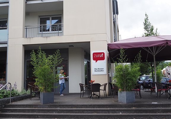 Bäckerei "Zuruf" mit Terasse