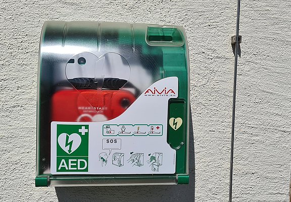 Defibrillator